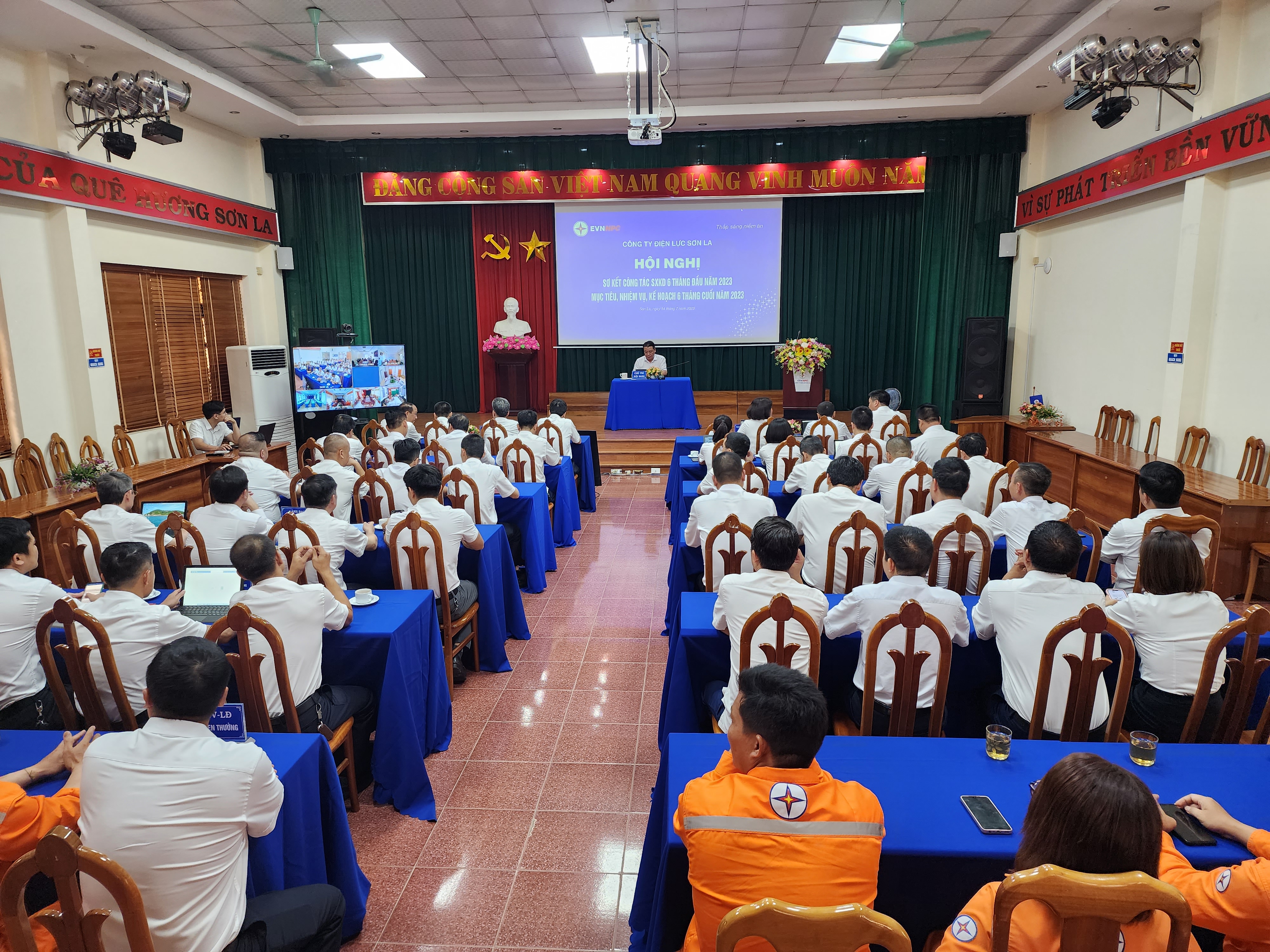 Tổ chức hội nghị sơ kết công tác SXKD 6 tháng đầu năm 2023